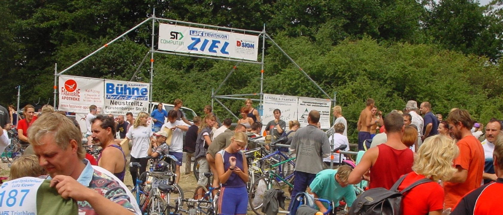 Zielbereich beim Lafit Jedermann-Triathlon Neustrelitz